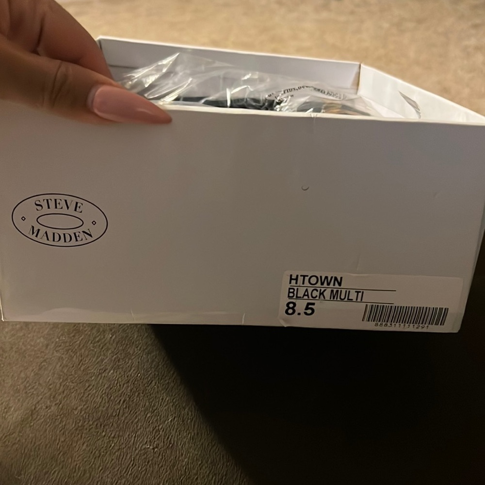 Steve Madden black sued shoe.. size 8.5 .. never worn …